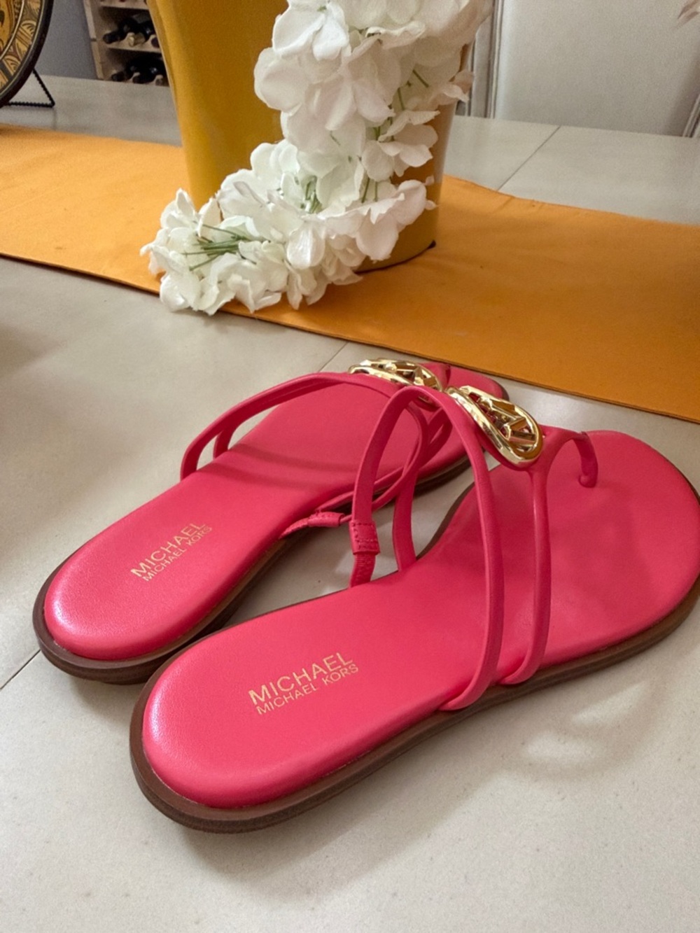 Michael Kors Pink Jelly Logo Thong Sandals with Gold MK Emblem - Picture 2 of 7